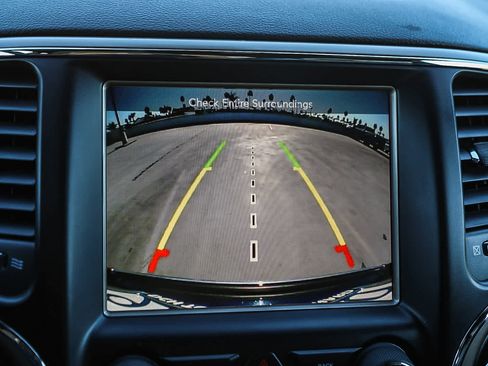 Used 2017 Jeep Grand Cherokee Limited image 23