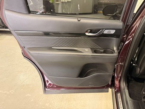 Used 2023 Hyundai Palisade Calligraphy image 19
