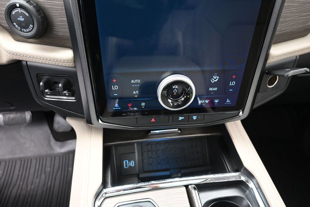 Used 2023 Ford Expedition Max Limited AWD/4WD image 2