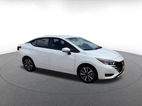 Used 2025 Nissan Versa SV FWD image 2