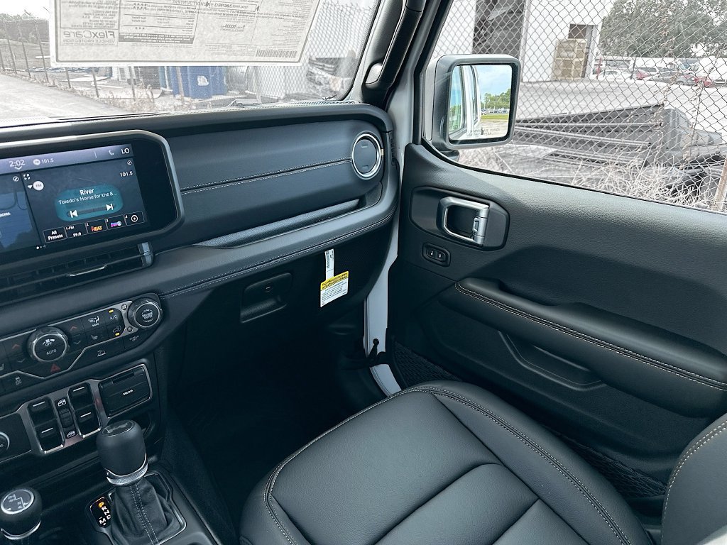 New 2026 Jeep Wrangler Unlimited Sahara AWD/4WD image 29