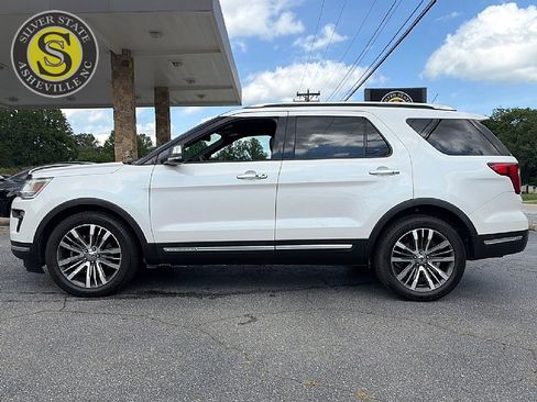 Used 2018 Ford Explorer Platinum AWD/4WD image 3