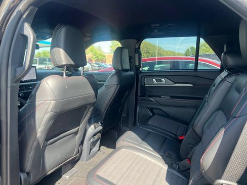 Used 2025 Ford Explorer ST-Line w/ ST-Line Street Pack AWD/4WD image 8