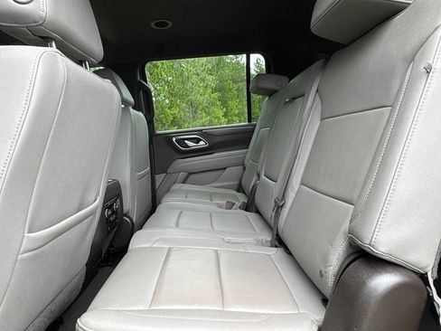 Used 2024 Chevrolet Suburban LT RWD image 26