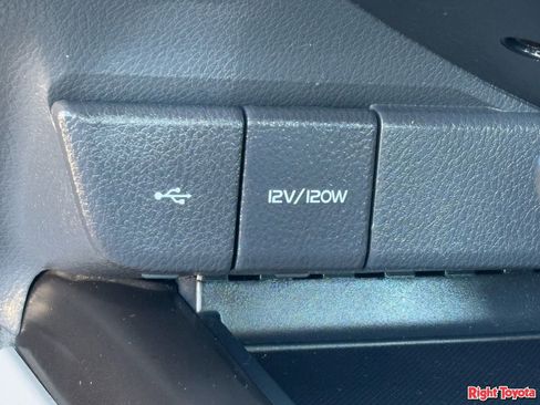 Used 2022 Toyota Camry SE FWD image 28