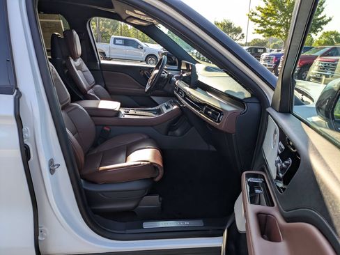 Used 2025 Lincoln Aviator Reserve w/ Equipment Group 201A AWD/4WD image 38