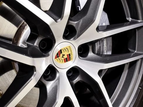 Used 2025 Porsche Macan AWD/4WD image 17