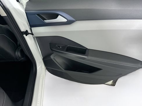 Used 2024 Volkswagen Taos SE image 27