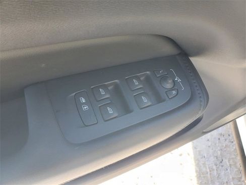 Certified 2025 Volvo XC60 T8 Plus w/ Protection Package Premier image 12