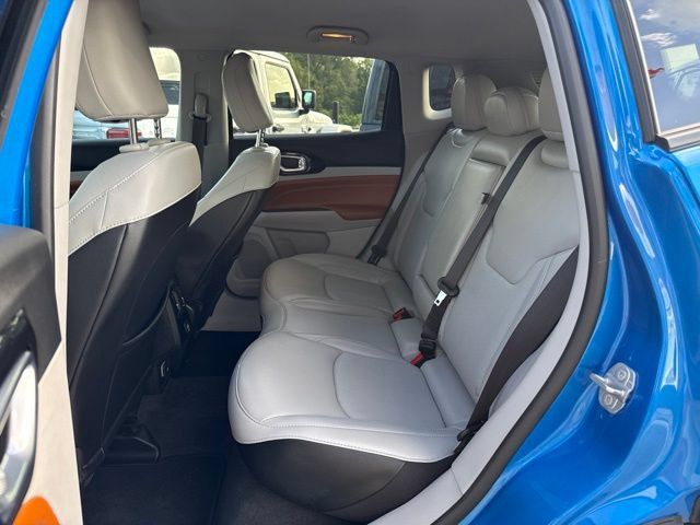 Used 2022 Jeep Compass Limited AWD/4WD image 12