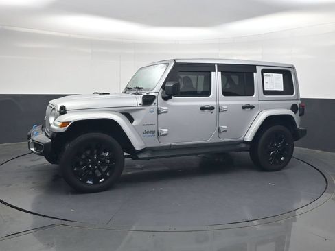 Used 2022 Jeep Wrangler Unlimited Sahara AWD/4WD image 11