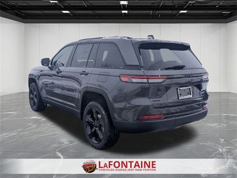 New 2025 Jeep Grand Cherokee Altitude image 3