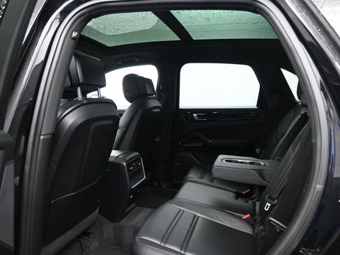 Used 2022 Porsche Cayenne Platinum Edition AWD/4WD image 26
