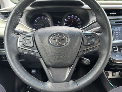 Used 2018 Toyota Avalon XLE FWD image 9