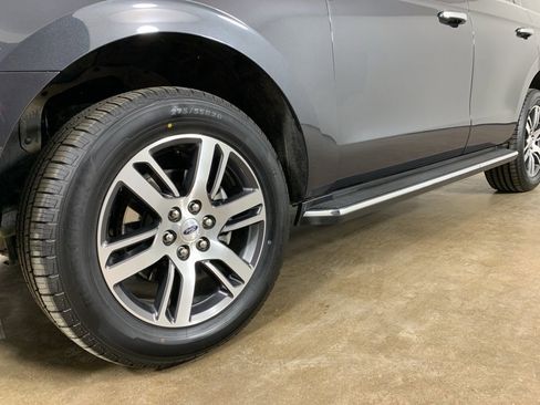 Used 2023 Ford Expedition Limited image 2