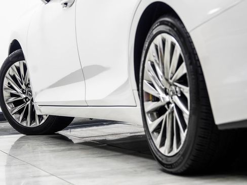 Used 2022 Lexus ES 350 Ultra Luxury w/ Accessory Package 2 FWD image 16