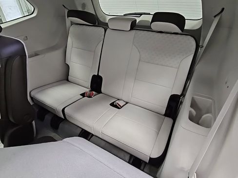New 2026 GMC Acadia Denali w/ Super Cruise Package FWD image 34