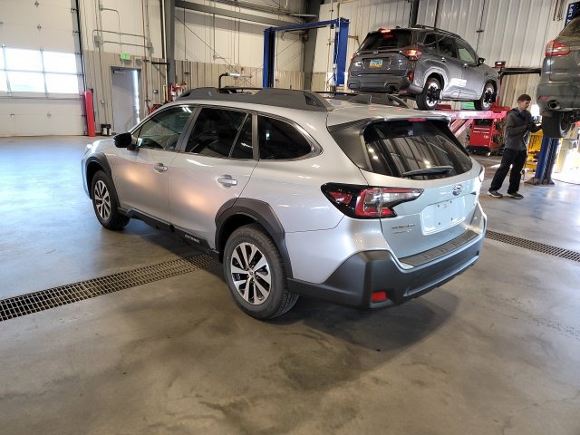 Used 2025 Subaru Outback Premium w/ Popular Package #1A AWD/4WD image 5