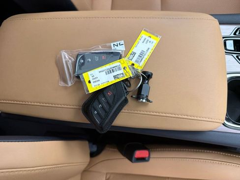 Used 2025 Lexus RX 350 Premium w/ Accessory Package AWD/4WD image 34