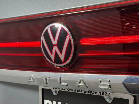 Used 2025 Volkswagen Atlas SE FWD image 14