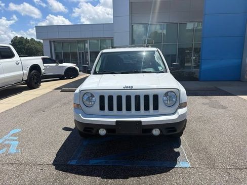 Used 2016 Jeep Patriot Latitude FWD image 2