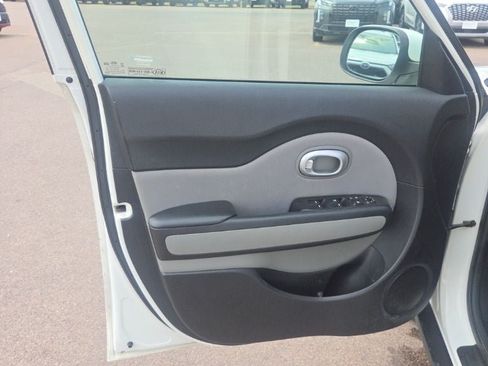 Used 2016 Kia Soul FWD image 11