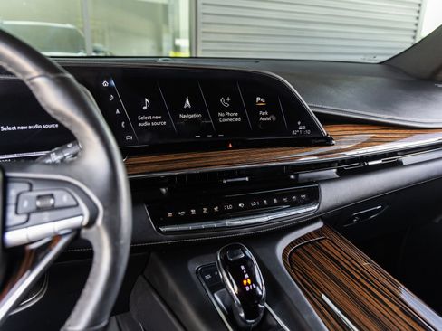 Used 2024 Cadillac Escalade Luxury RWD image 26