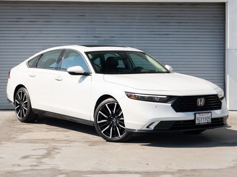 Used 2023 Honda Accord Touring image 1