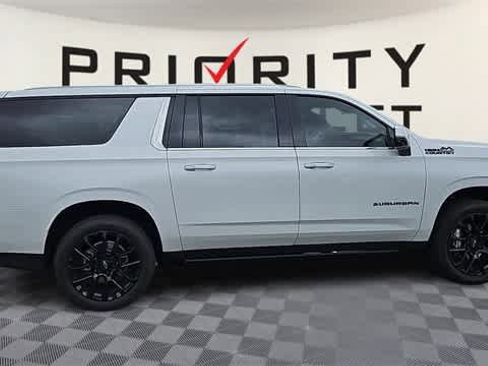 Certified 2024 Chevrolet Suburban High Country w/ Advanced Technology Package image 9