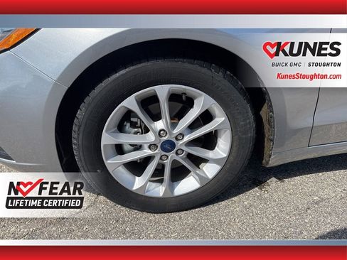 Used 2020 Ford Fusion SE image 15