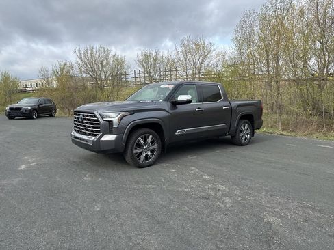 Used 2023 Toyota Tundra Capstone AWD/4WD image 3