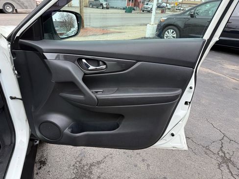 Used 2017 Nissan Rogue S image 27