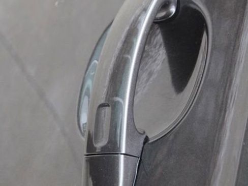 Used 2015 Volkswagen Eos Executive image 13