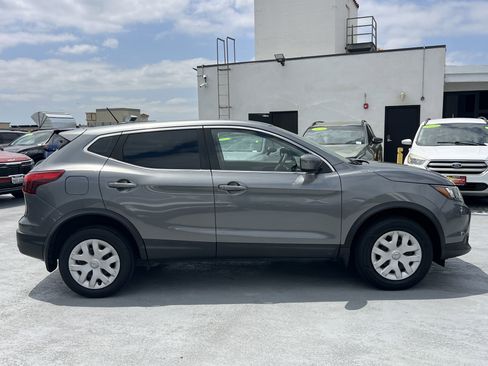 Used 2018 Nissan Rogue Sport S FWD image 9