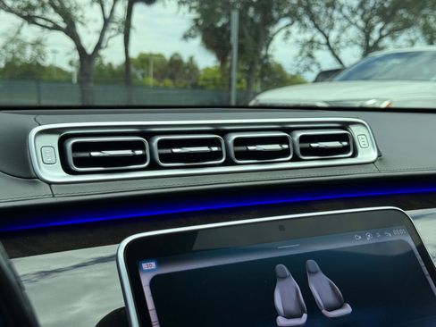 Used 2021 Mercedes-Benz Maybach S 580 4MATIC image 42