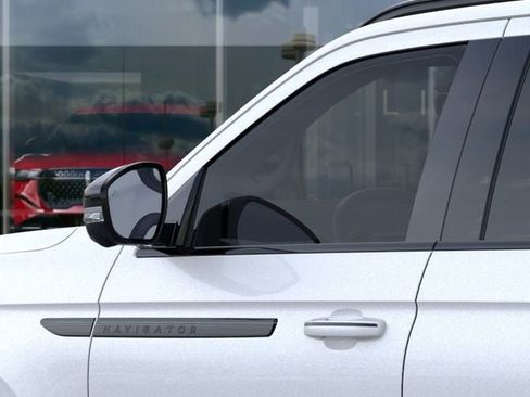 New 2025 Lincoln Navigator Reserve w/ Jet Appearance Package AWD/4WD image 20
