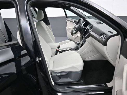 Used 2023 Volkswagen Tiguan SE R-Line image 35