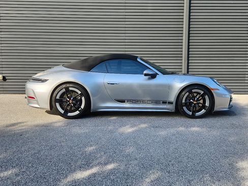 Certified 2025 Porsche 911 Carrera image 8