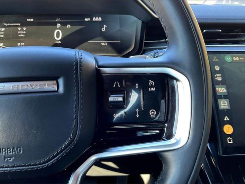 Used 2025 Land Rover Range Rover Sport image 12