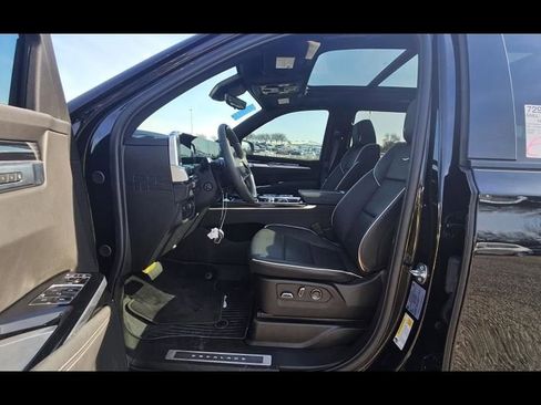 Used 2025 Cadillac Escalade Sport w/ Touring Package image 4