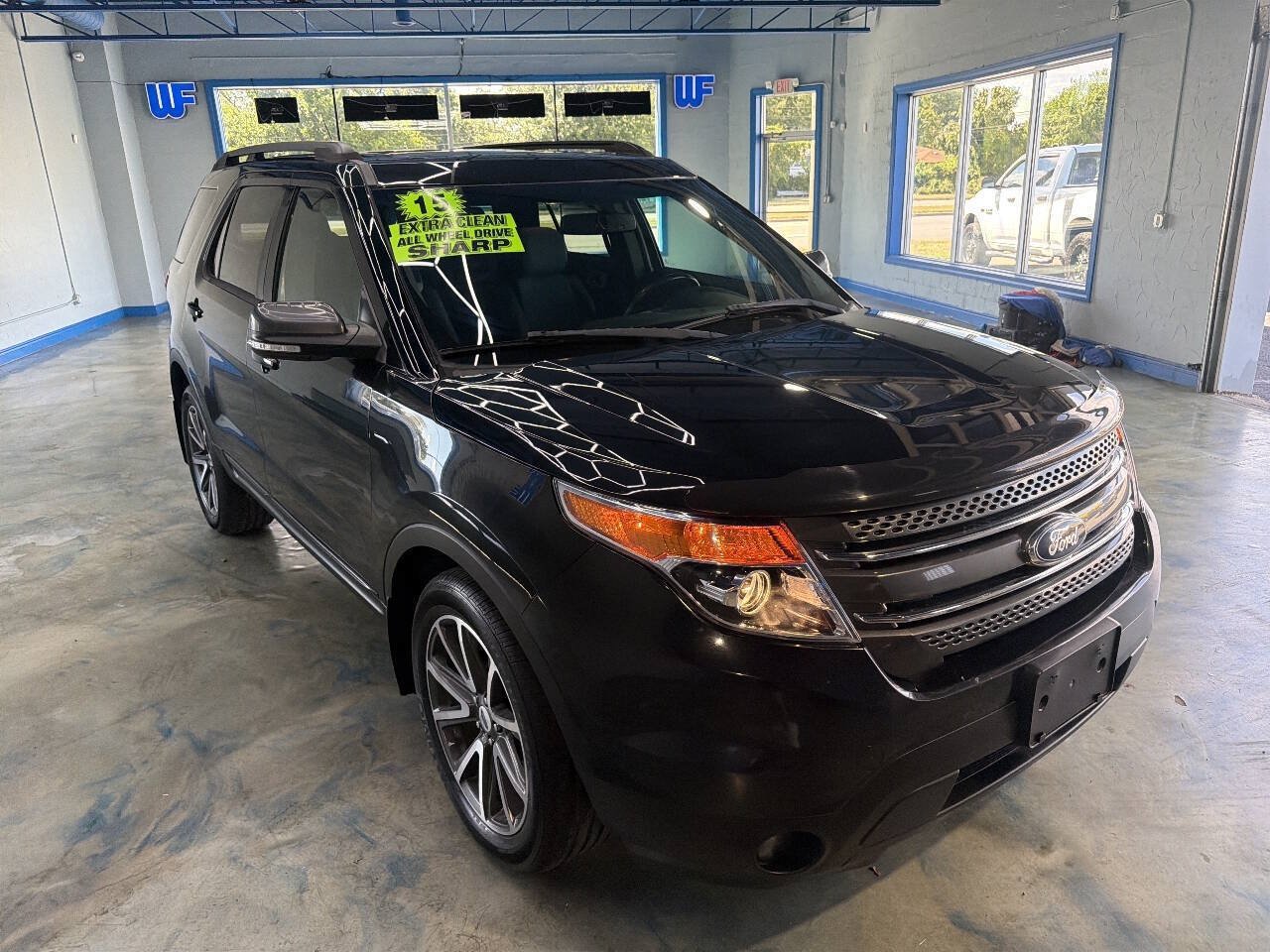 Used 2015 Ford Explorer XLT w/ Equipment Group 202A AWD/4WD image 7
