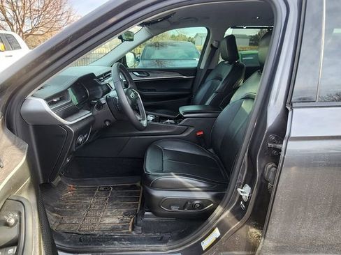 Used 2023 Jeep Grand Cherokee L Limited w/ Luxury Tech Group II image 4