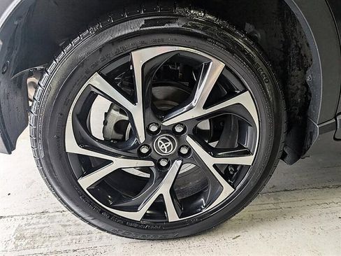 Used 2021 Toyota C-HR XLE FWD image 13