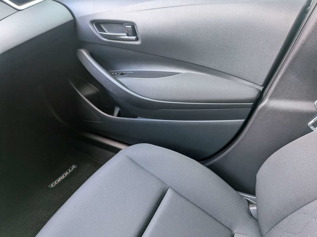 Used 2025 Toyota Corolla LE FWD image 18