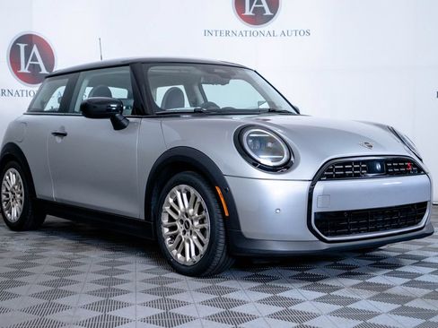 Used 2025 MINI Cooper S FWD image 1