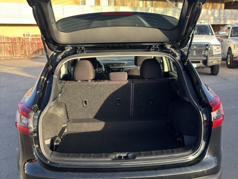 Used 2022 Nissan Rogue Sport S image 9