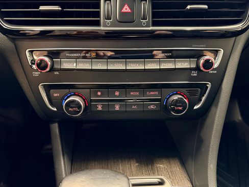 Used 2019 Kia Optima EX image 40