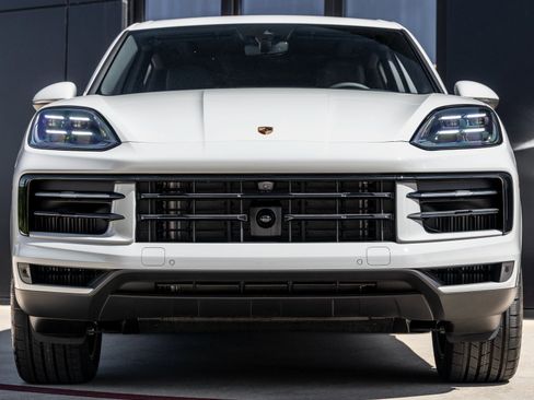 Certified 2025 Porsche Cayenne image 8