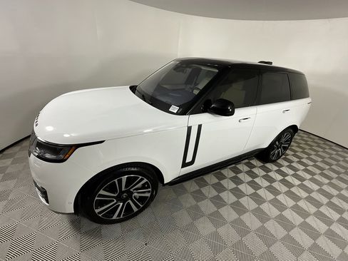 Certified 2023 Land Rover Range Rover SE image 9
