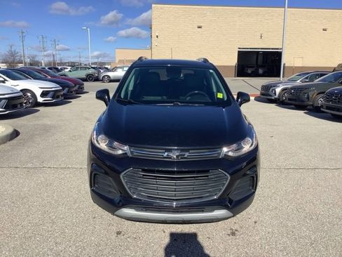 Used 2020 Chevrolet Trax LT w/ LT Convenience Package image 2